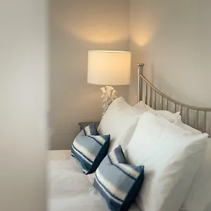 https://anabelles-guest-house.tophotelsbath.com